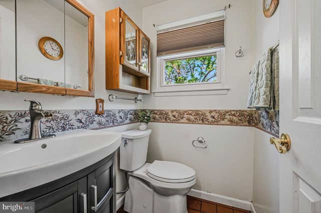 56 UPLAND CT, Newark, DE 19713