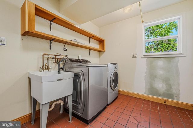 56 UPLAND CT, Newark, DE 19713