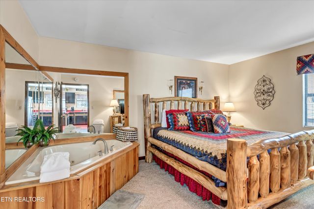 1008 N Ridge Place, Sevierville, TN 37876