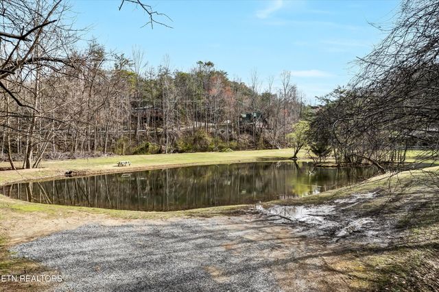 1008 N Ridge Place, Sevierville, TN 37876