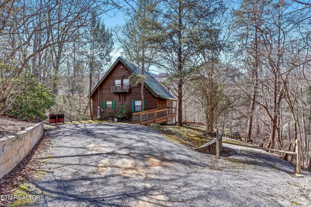 1008 N Ridge Place, Sevierville, TN 37876