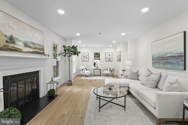 5219 HOLDEN ST, Fairfax, VA 22032