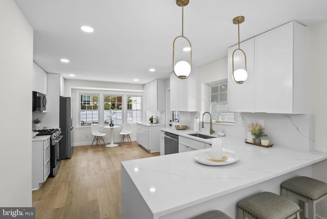 5219 HOLDEN ST, Fairfax, VA 22032