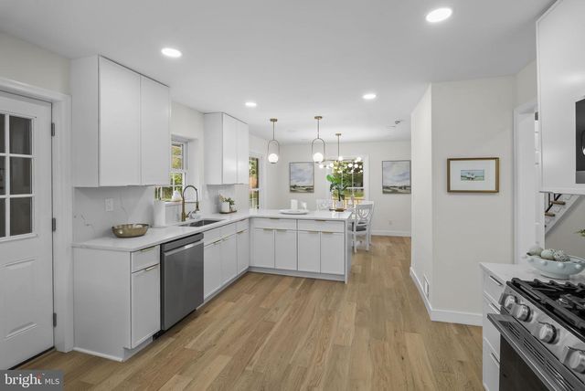 5219 HOLDEN ST, Fairfax, VA 22032