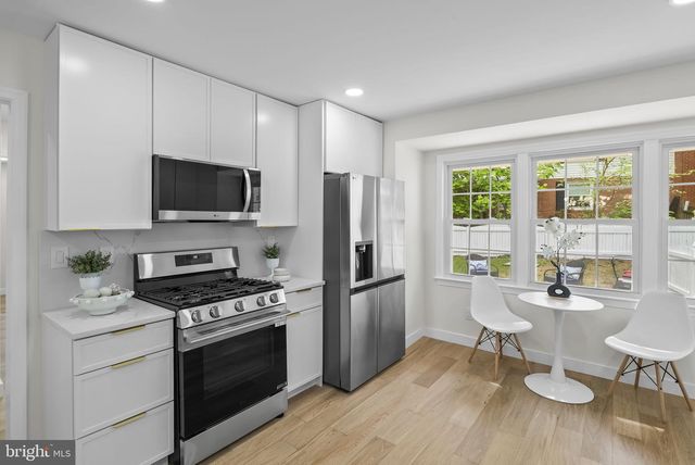 5219 HOLDEN ST, Fairfax, VA 22032