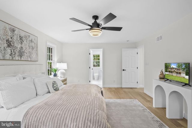 5219 HOLDEN ST, Fairfax, VA 22032