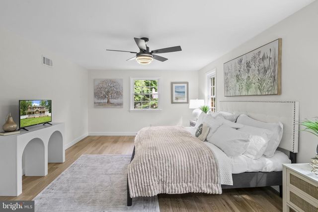 5219 HOLDEN ST, Fairfax, VA 22032