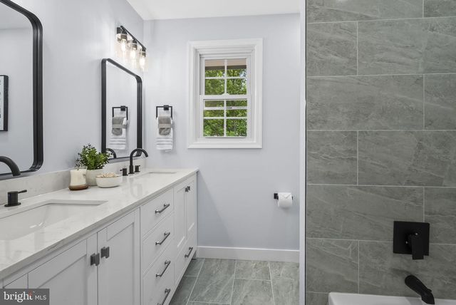 5219 HOLDEN ST, Fairfax, VA 22032