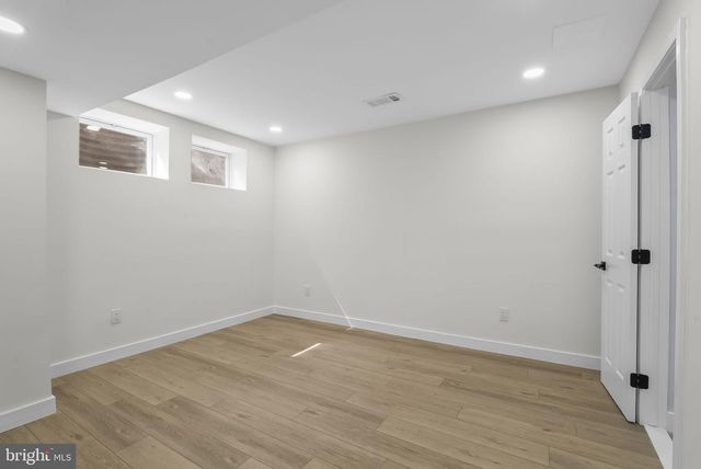 5219 HOLDEN ST, Fairfax, VA 22032