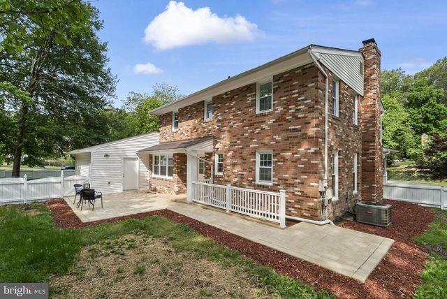 5219 HOLDEN ST, Fairfax, VA 22032