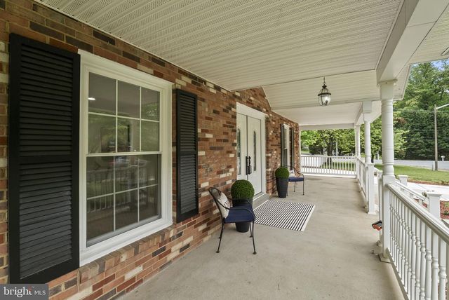 5219 HOLDEN ST, Fairfax, VA 22032