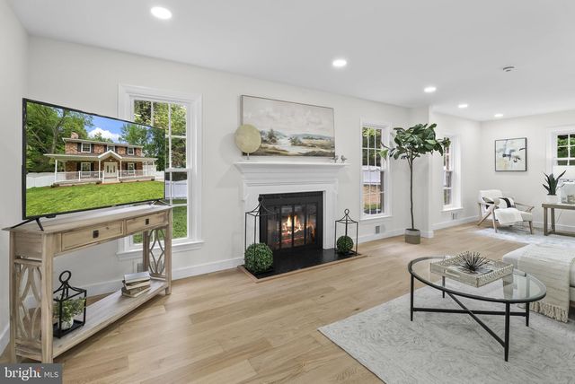 5219 HOLDEN ST, Fairfax, VA 22032