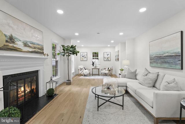5219 HOLDEN ST, Fairfax, VA 22032