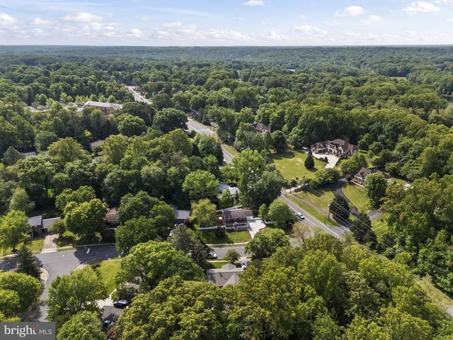 5219 HOLDEN ST, Fairfax, VA 22032