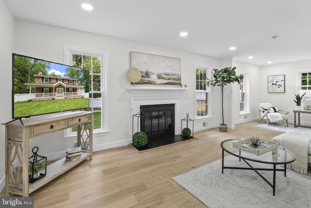 5219 HOLDEN ST, Fairfax, VA 22032