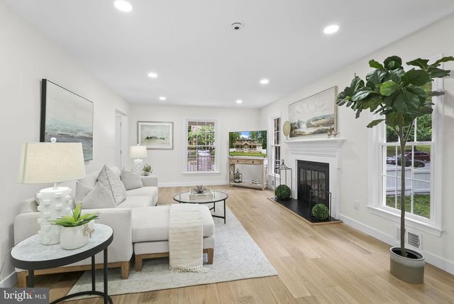 5219 HOLDEN ST, Fairfax, VA 22032