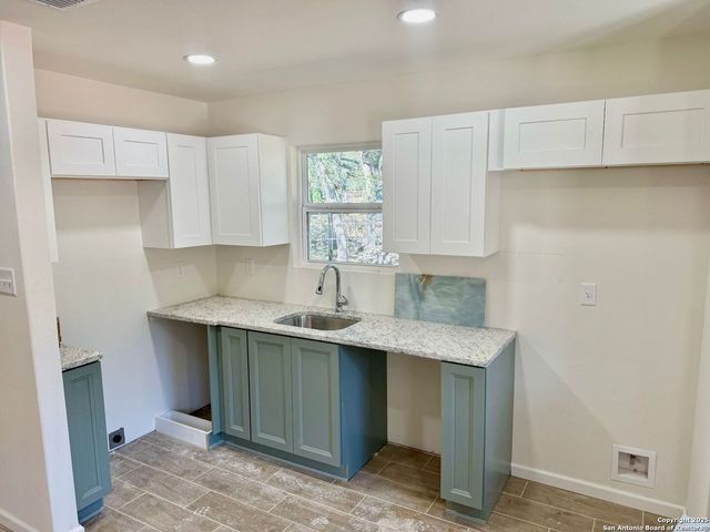 709 Burr Oak, Canyon Lake, TX 78133