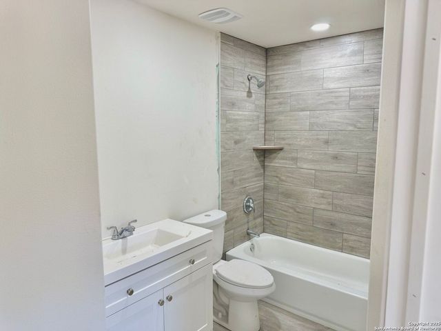 709 Burr Oak, Canyon Lake, TX 78133