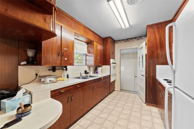 1105 E Applegate DR, Austin, TX 78753