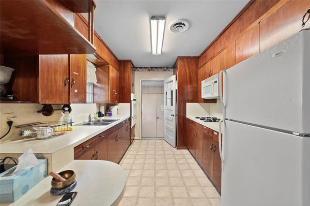 1105 E Applegate DR, Austin, TX 78753