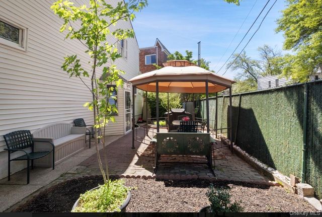 7004 57th Road, Maspeth, NY 11378