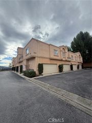 25125 Steinbeck Avenue B, Stevenson Ranch, CA 91381