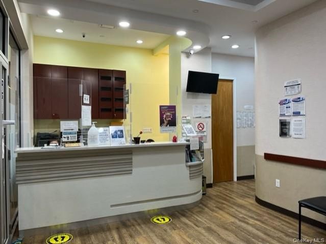 131-07 40th Road E06, Flushing, NY 11354