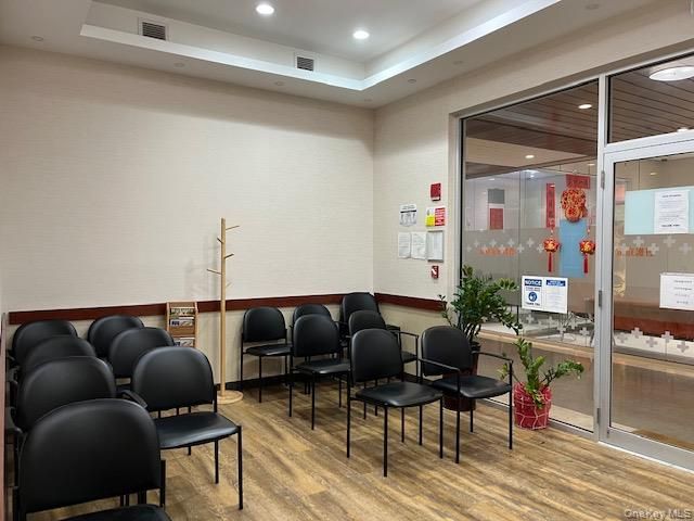 131-07 40th Road E06, Flushing, NY 11354