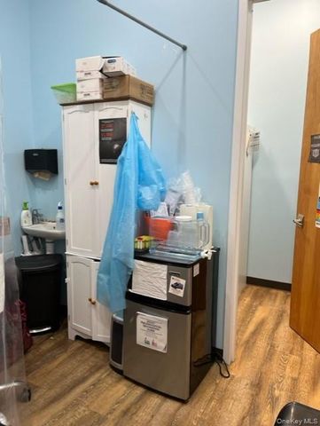 131-07 40th Road E06, Flushing, NY 11354