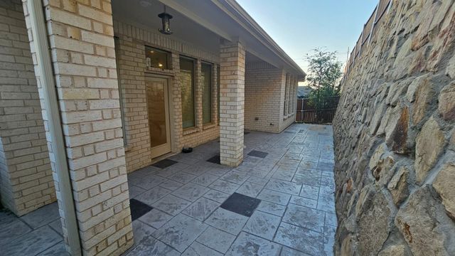 1022 Lakebend Court, Lewisville, TX 75010