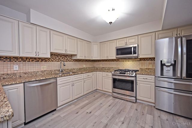 39 Rolling Hills Court, Wyoming, OH 45215