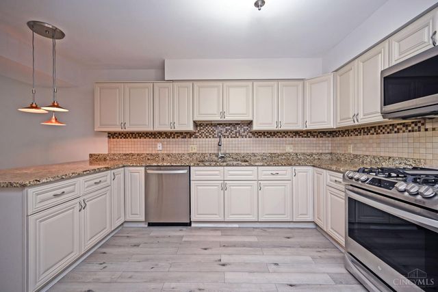 39 Rolling Hills Court, Wyoming, OH 45215