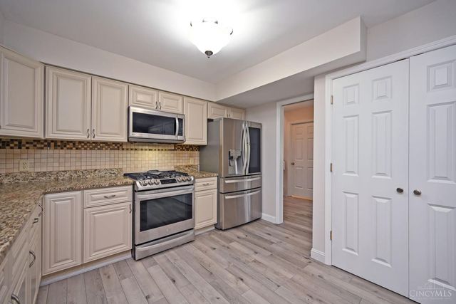 39 Rolling Hills Court, Wyoming, OH 45215