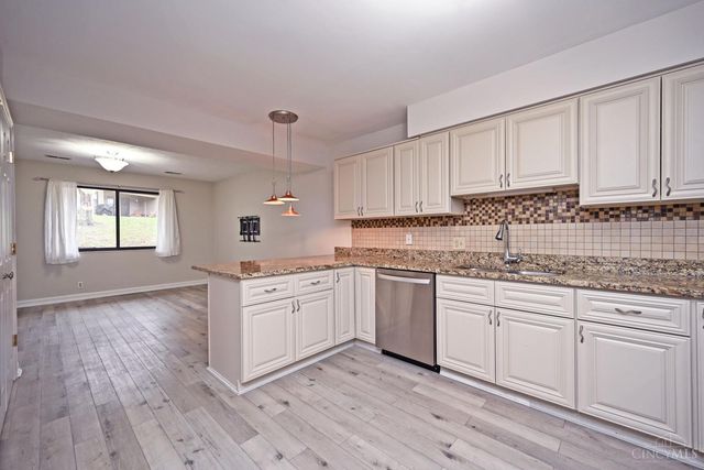 39 Rolling Hills Court, Wyoming, OH 45215