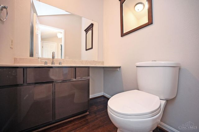 39 Rolling Hills Court, Wyoming, OH 45215