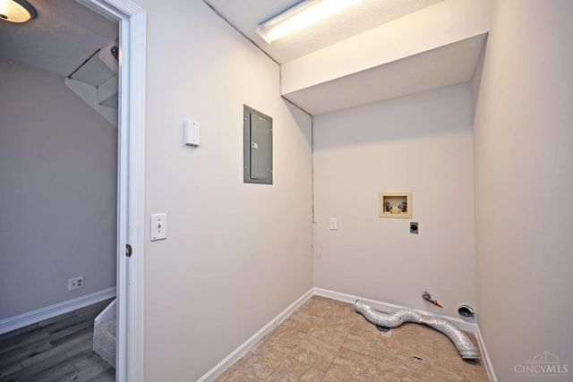 39 Rolling Hills Court, Wyoming, OH 45215