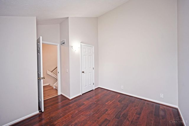 39 Rolling Hills Court, Wyoming, OH 45215