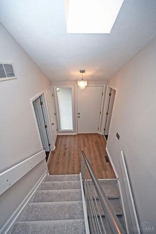 39 Rolling Hills Court, Wyoming, OH 45215