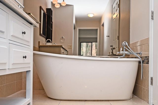 39 Rolling Hills Court, Wyoming, OH 45215