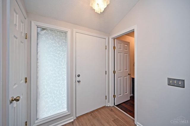 39 Rolling Hills Court, Wyoming, OH 45215