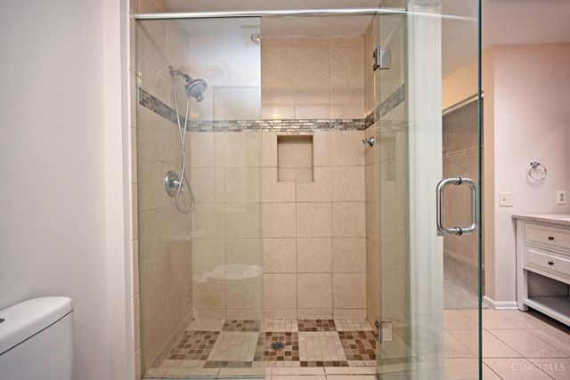 39 Rolling Hills Court, Wyoming, OH 45215