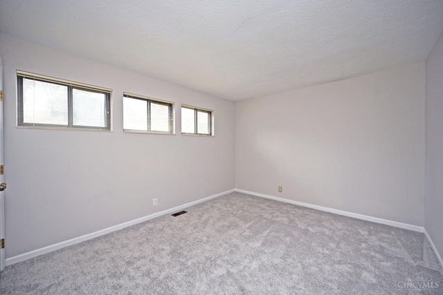 39 Rolling Hills Court, Wyoming, OH 45215