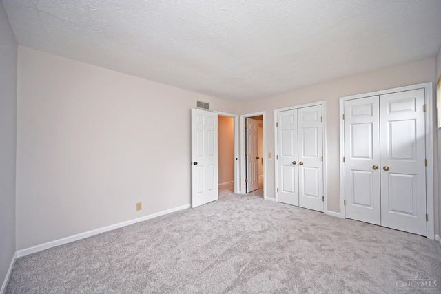 39 Rolling Hills Court, Wyoming, OH 45215