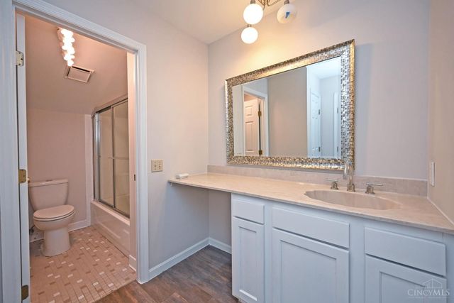 39 Rolling Hills Court, Wyoming, OH 45215