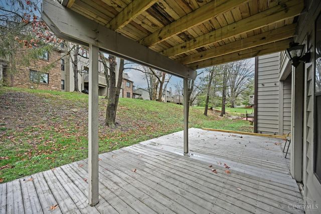 39 Rolling Hills Court, Wyoming, OH 45215