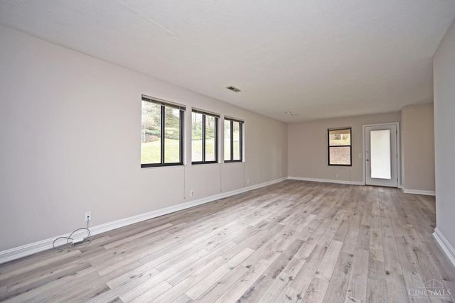 39 Rolling Hills Court, Wyoming, OH 45215