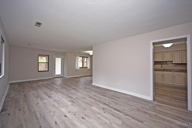 39 Rolling Hills Court, Wyoming, OH 45215