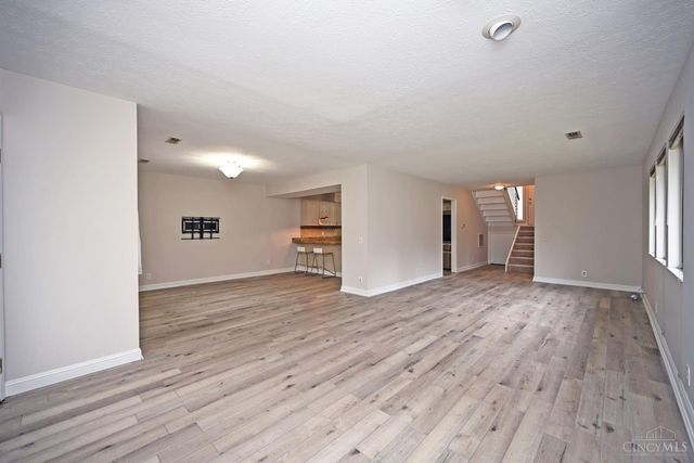 39 Rolling Hills Court, Wyoming, OH 45215