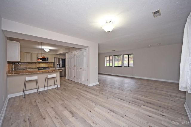 39 Rolling Hills Court, Wyoming, OH 45215