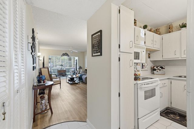 3130 Holiday Springs Boulevard 103, Margate, FL 33063